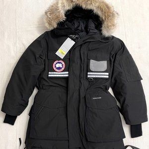 Canada Goose Men's 9501M SNOW MANTRA PARKA Sizes M, Black Color